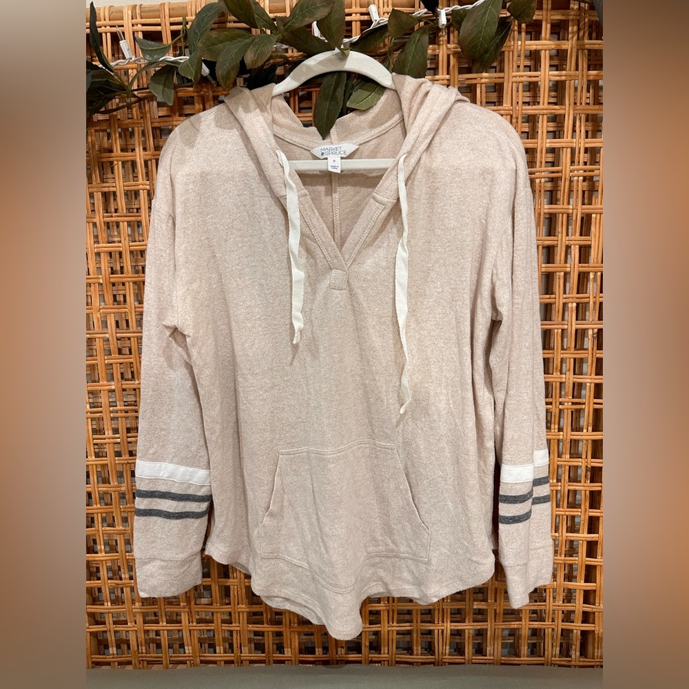 Lightweight hooded sweater